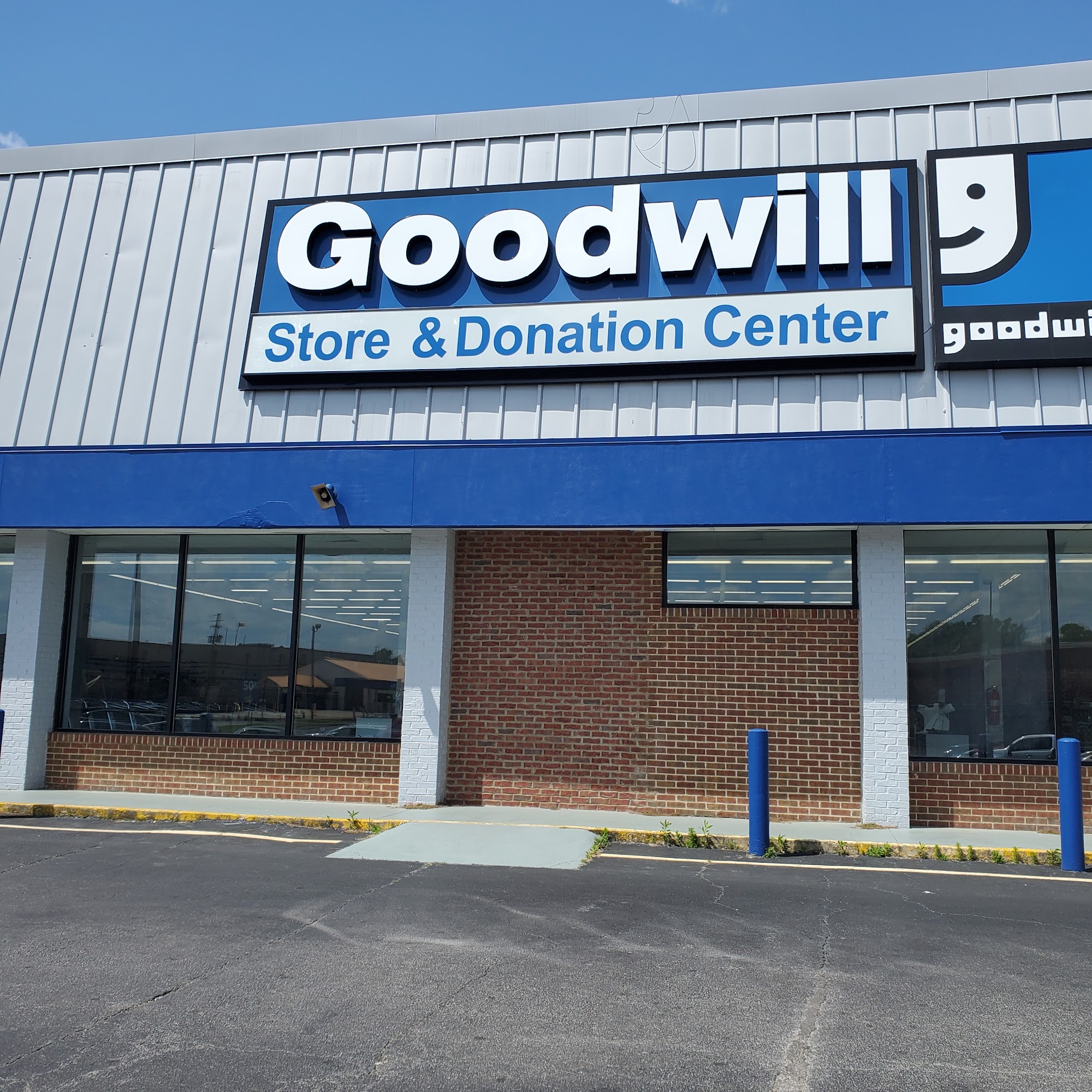 Goodwill Store & Donation Center 110 Sutton Square, Rainbow City Alabama 35906