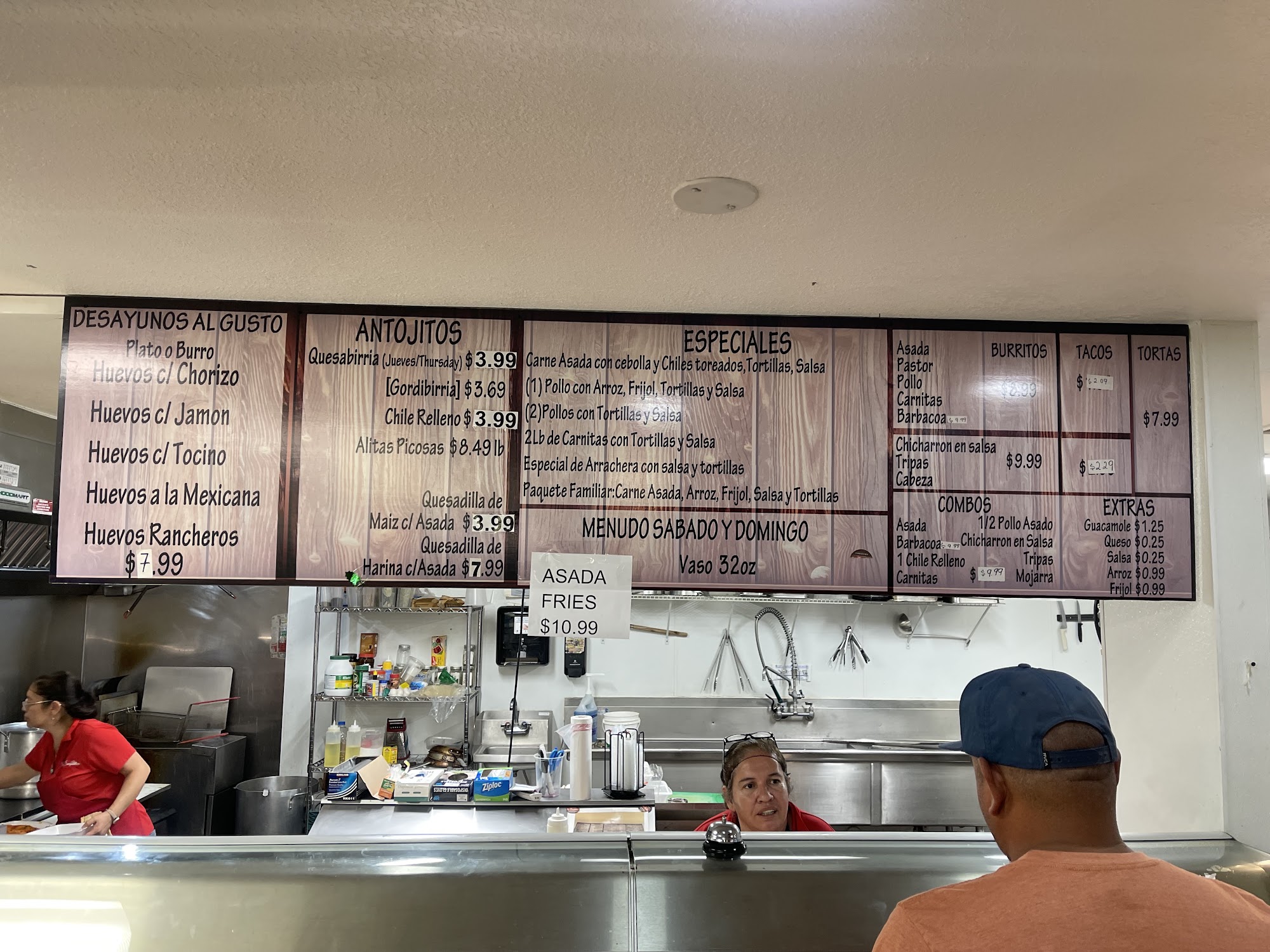 Los Compadres Carnicería Menu