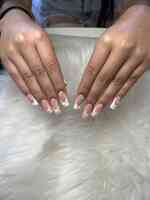 Nails Deechi