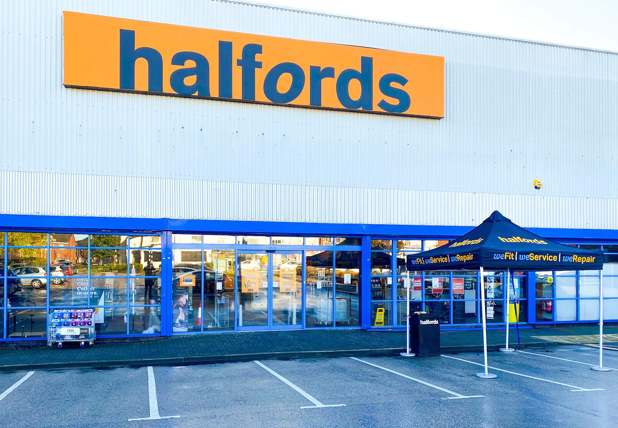 Halfords - Ellesmere Port