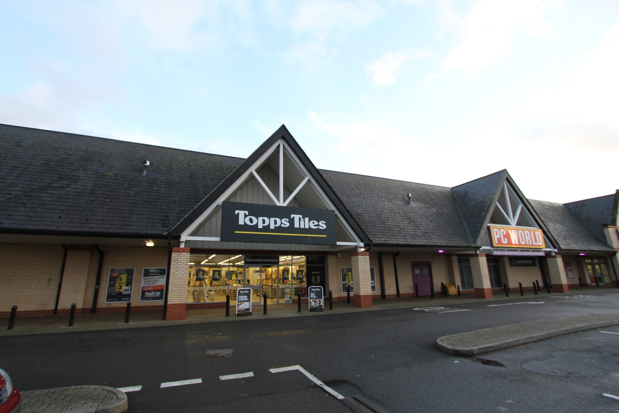 Topps Tiles Barnstaple - SUPERSTORE