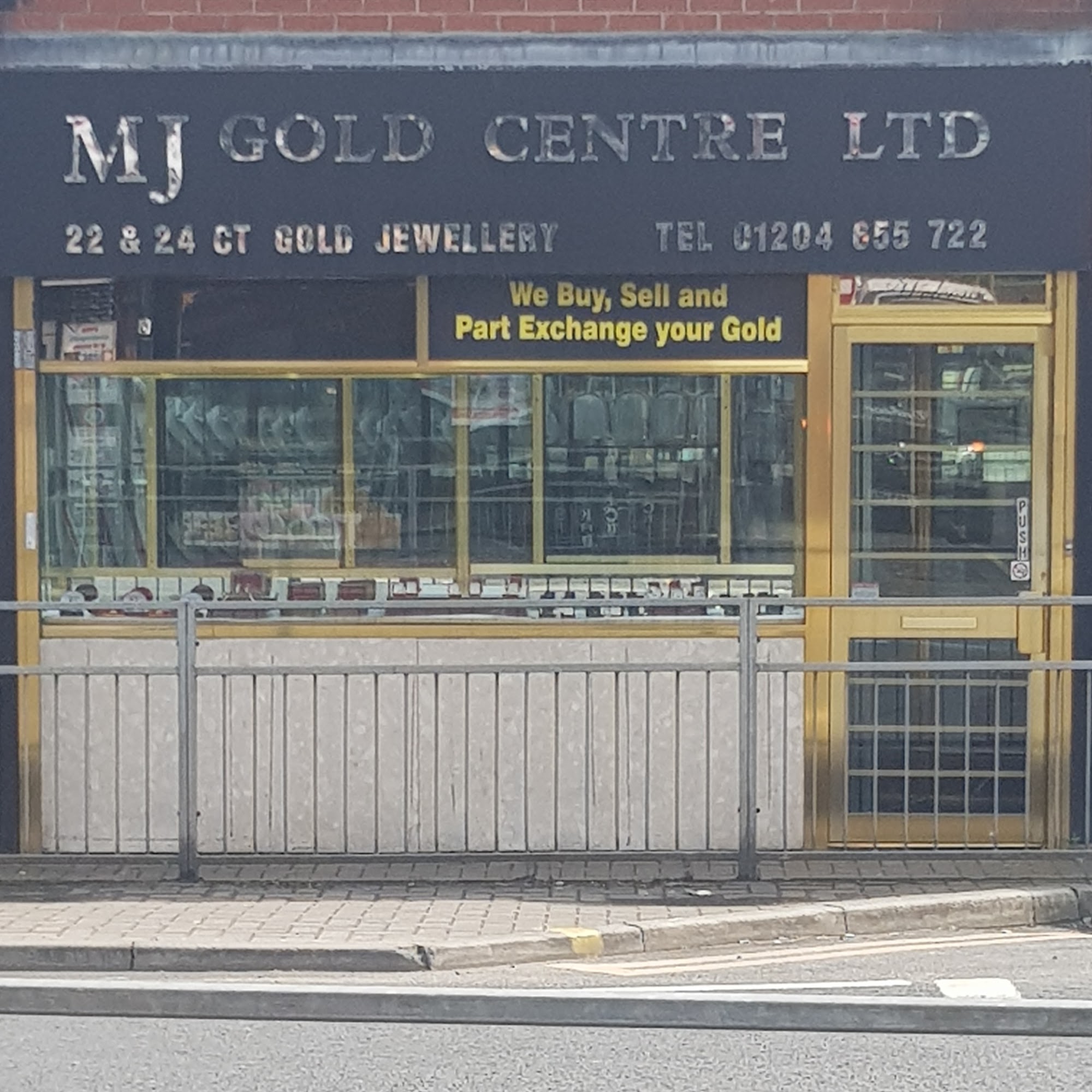 MJ gold center
