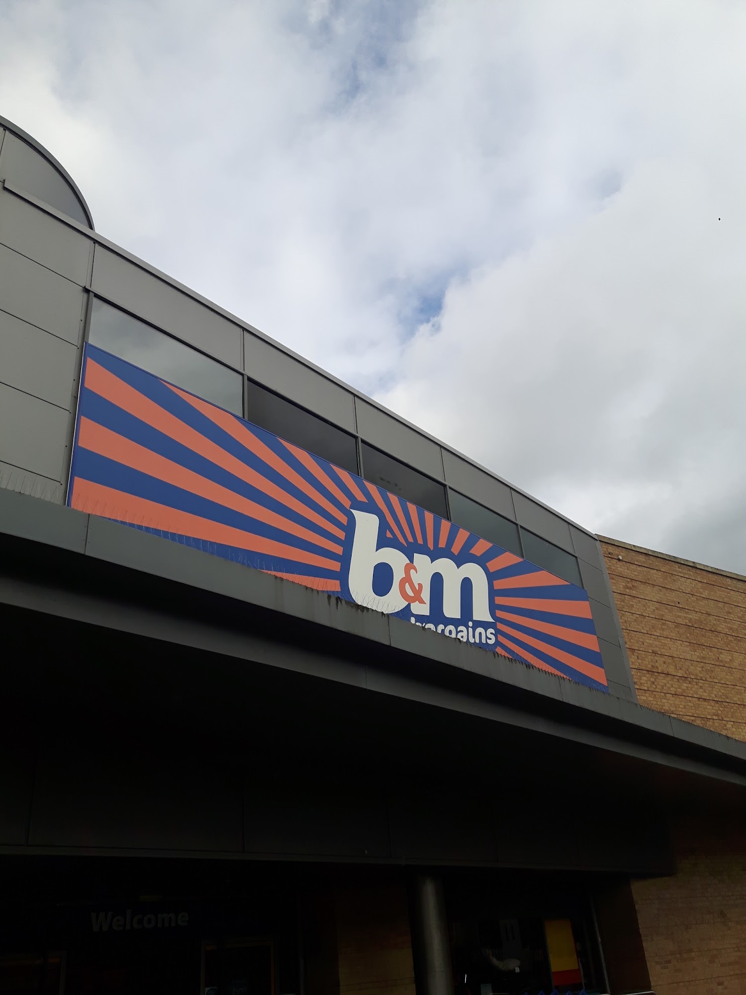 B&M Store