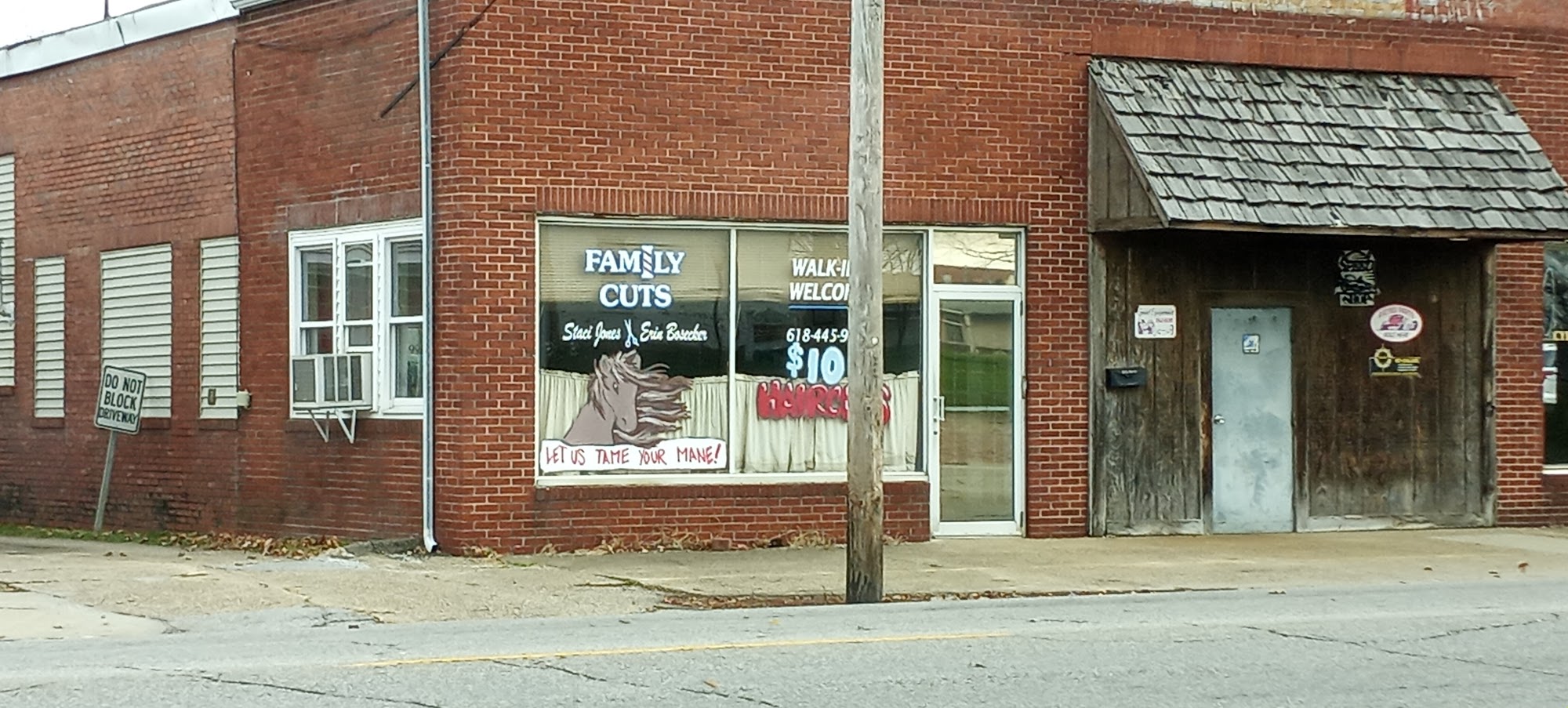 Family Cuts 28 N 4th St, Albion Illinois 62806