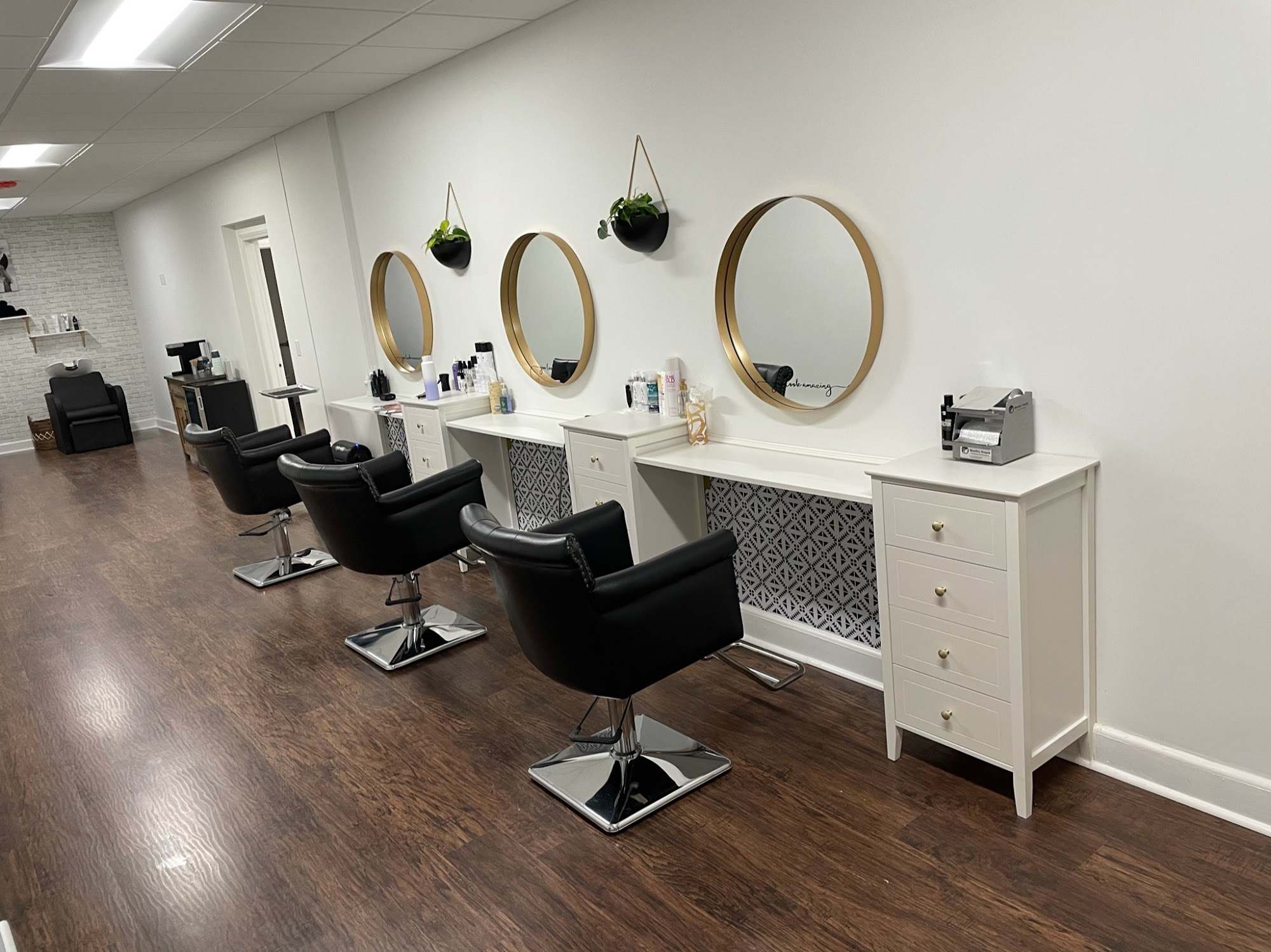 Mane Boutique Hair Lounge