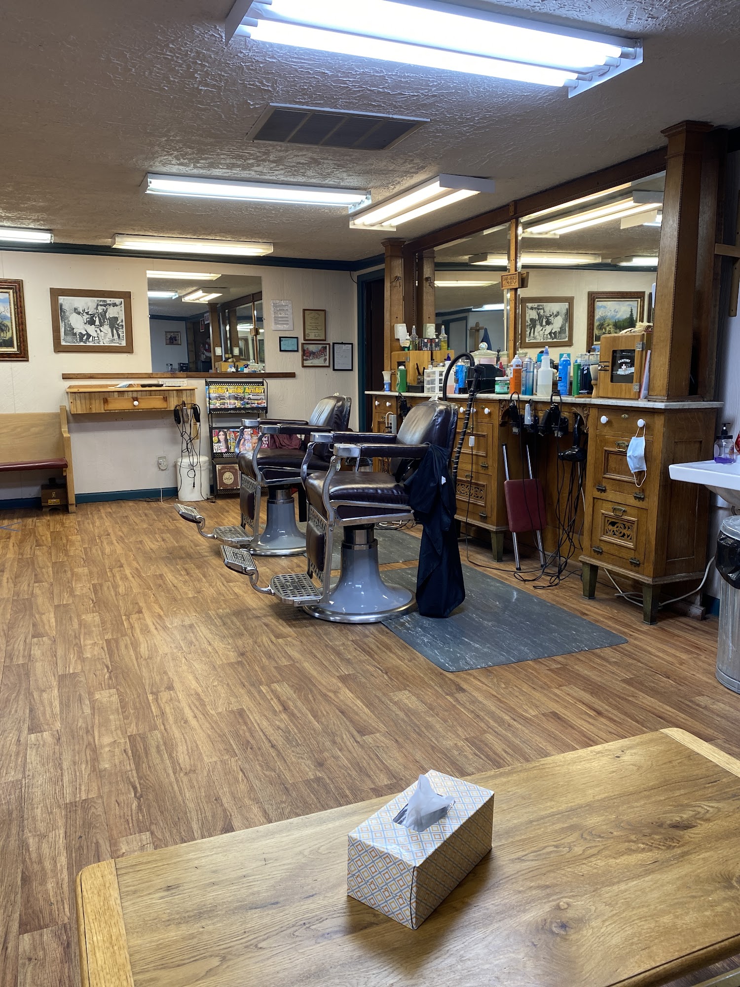 Gary's Barber Shop & Beauty 49 1st St SE, Linton Indiana 47441