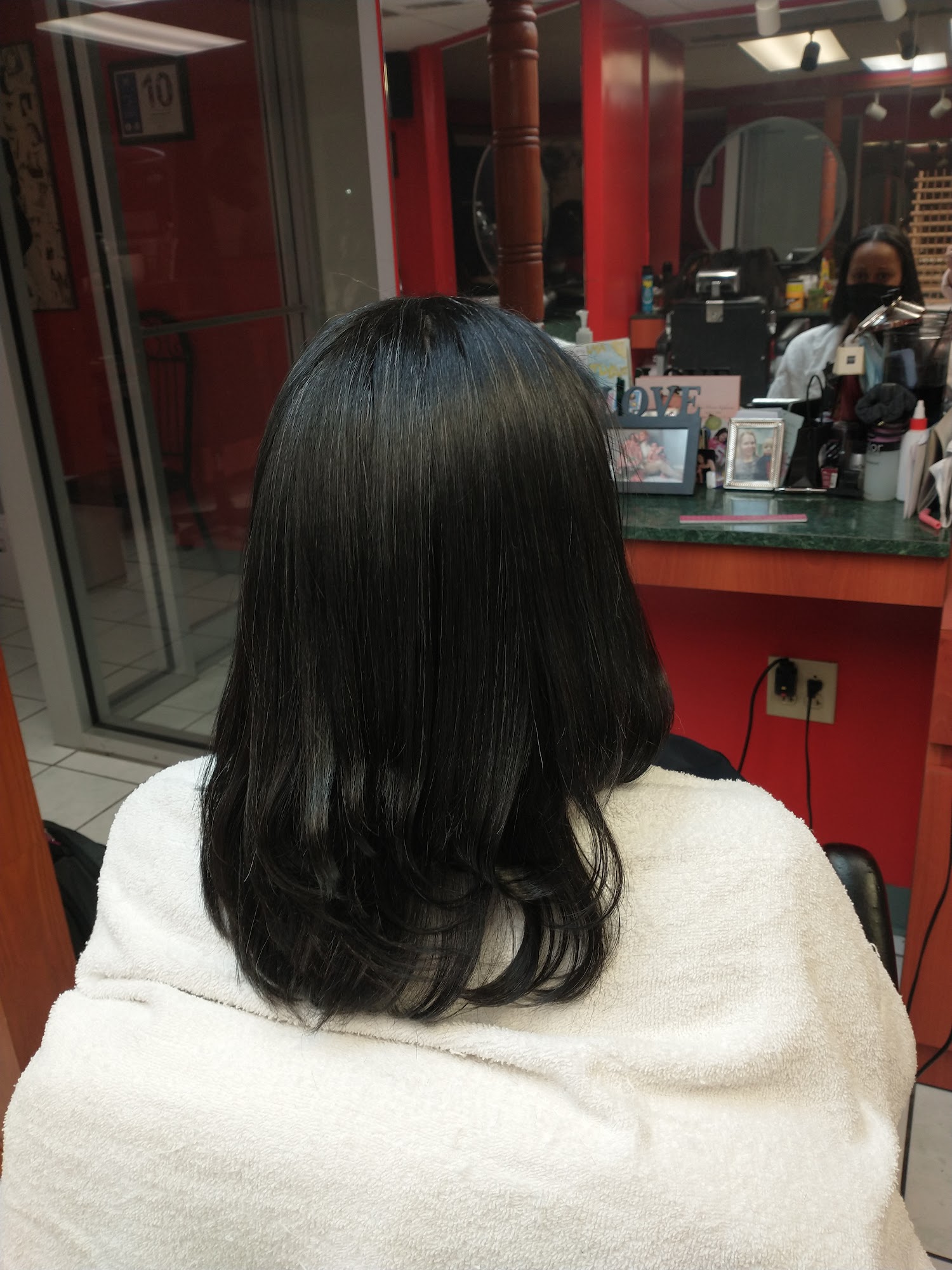 Depina's Unisex Salon