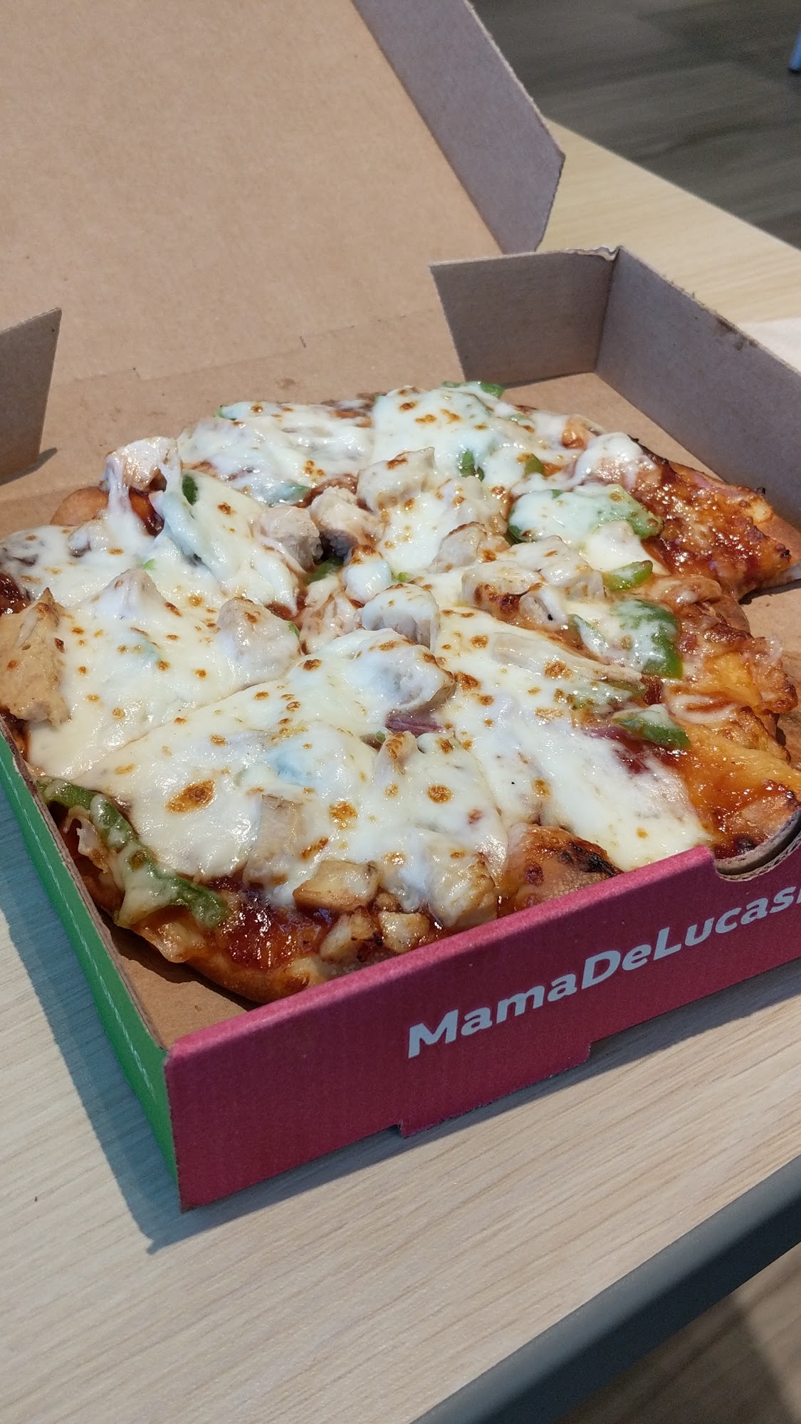 Mama DeLuca's Pizza