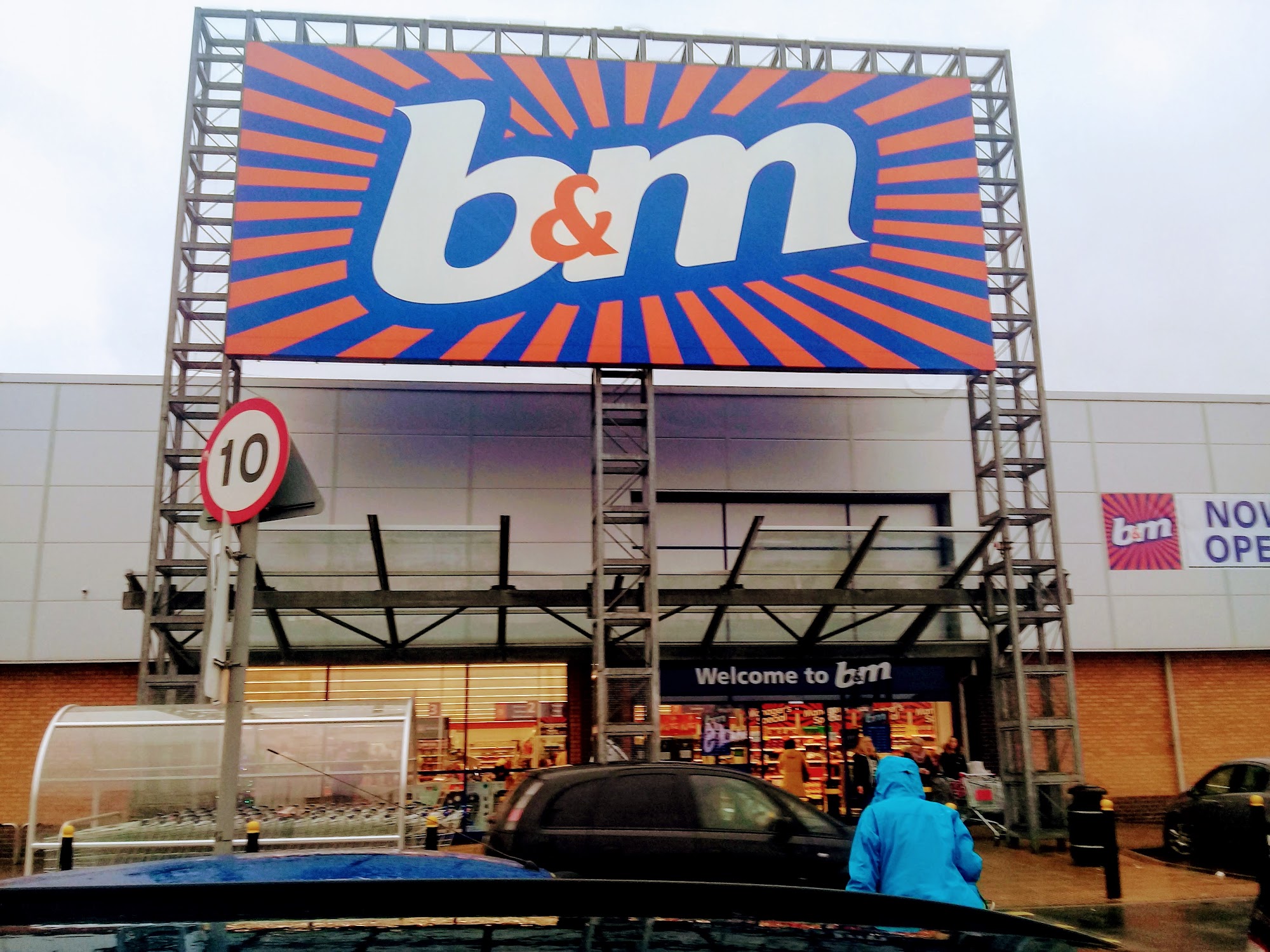 B&M Store