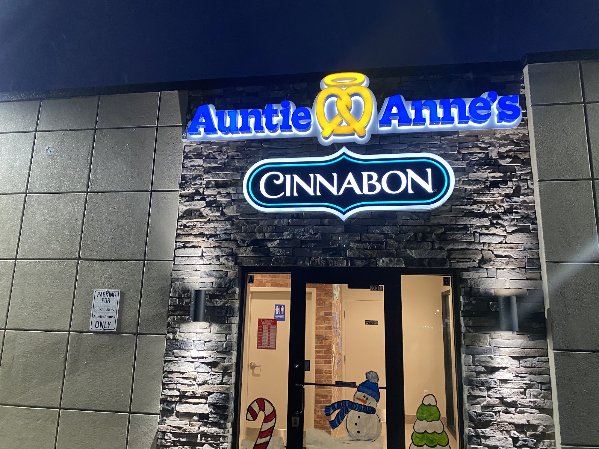 Cinnabon & Auntie Anne's