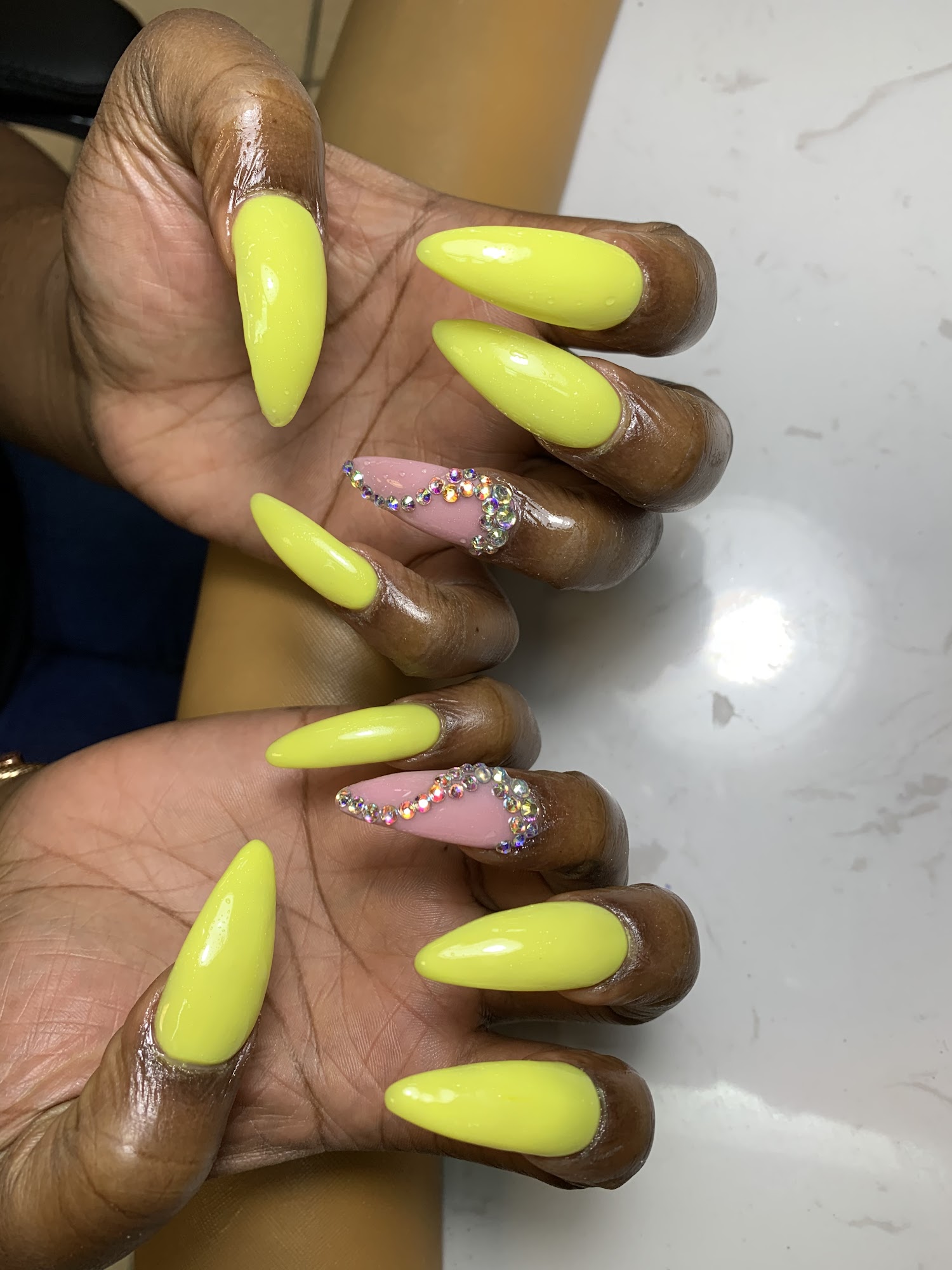 Angel Nails 2 4114 Main St, Moss Point Mississippi 39563