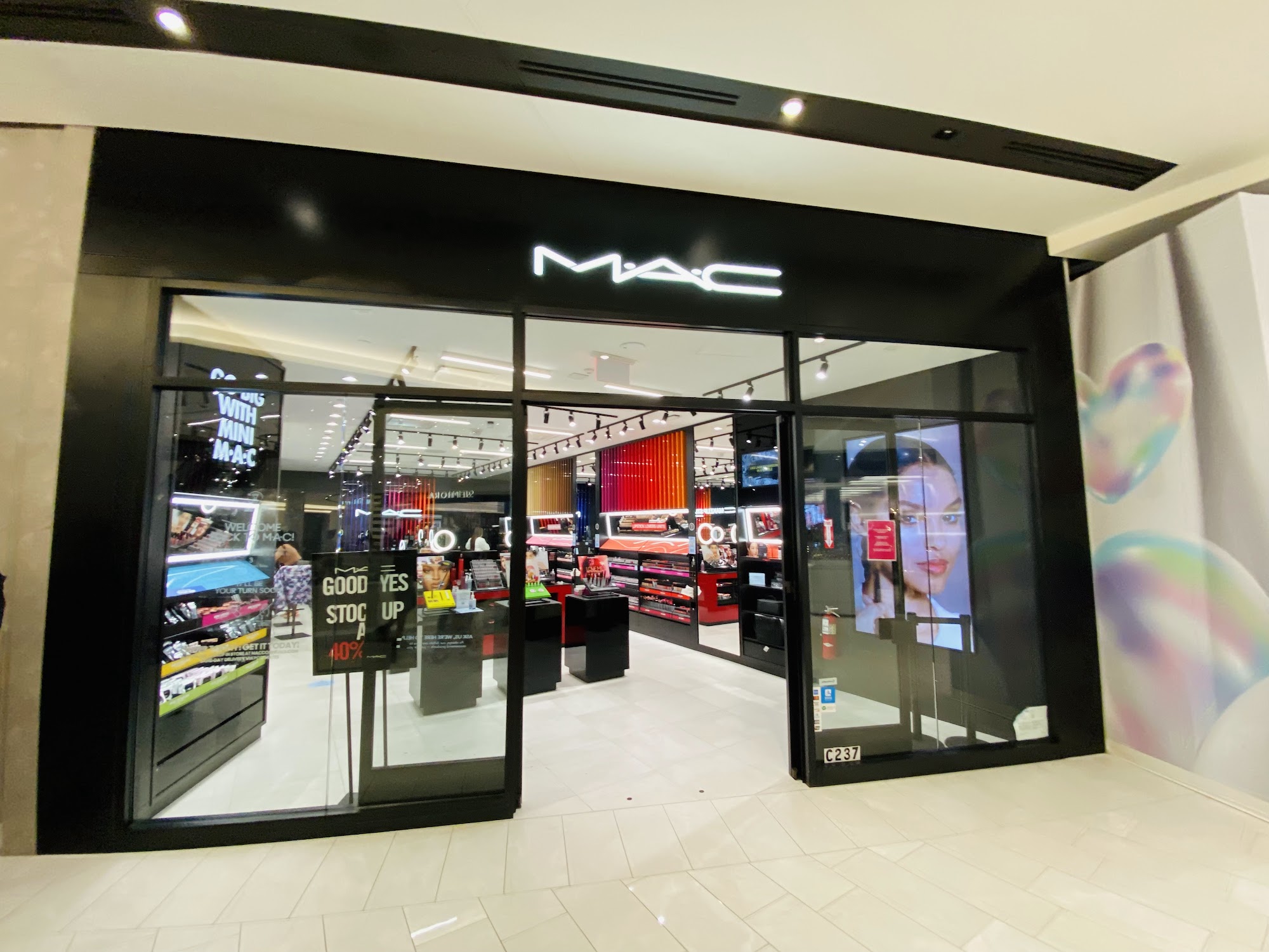 MAC Cosmetics 1 American Dream Wy Space C237, East Rutherford New Jersey 07072