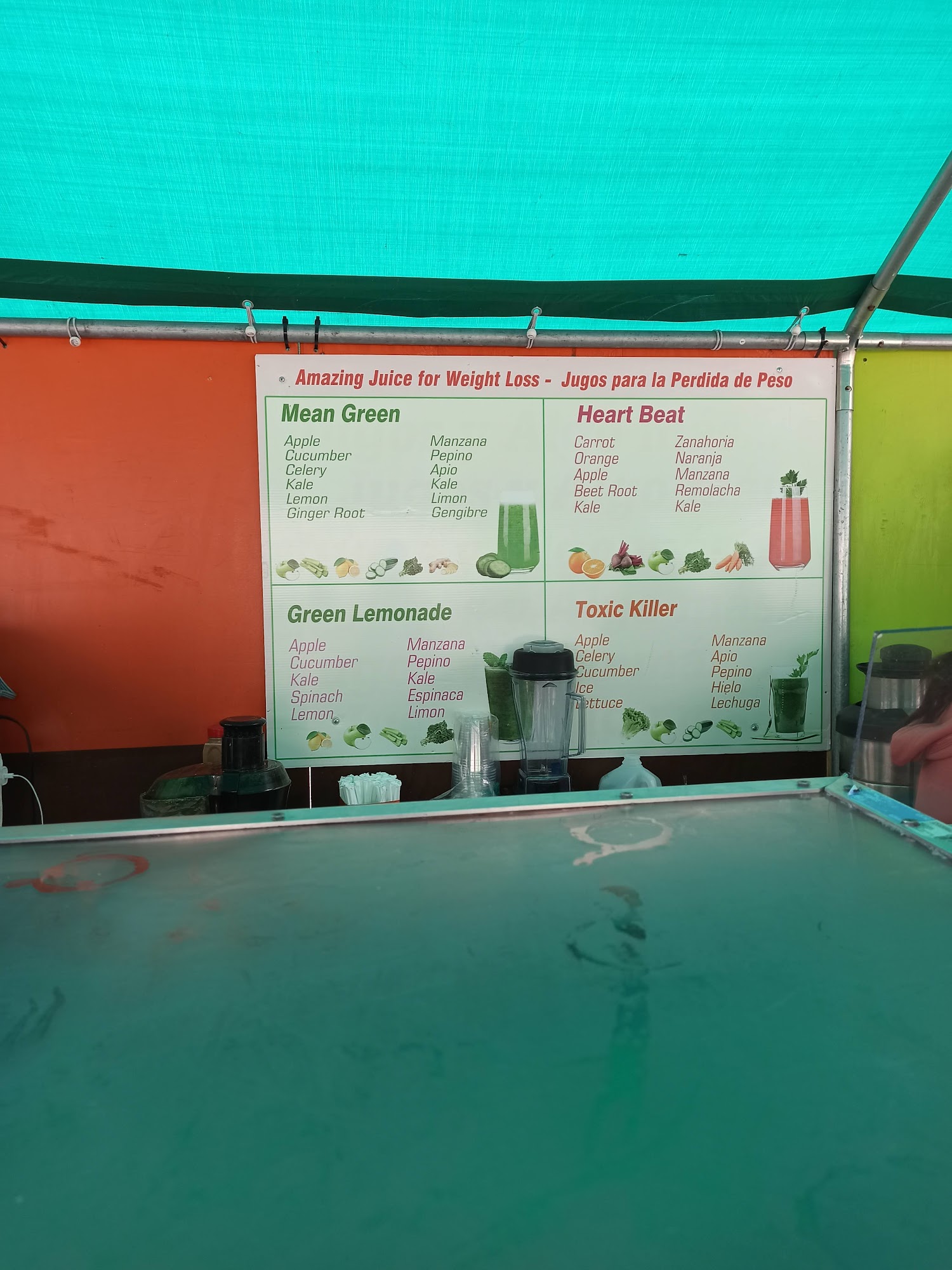 Jugos naturales y smoothies Menu