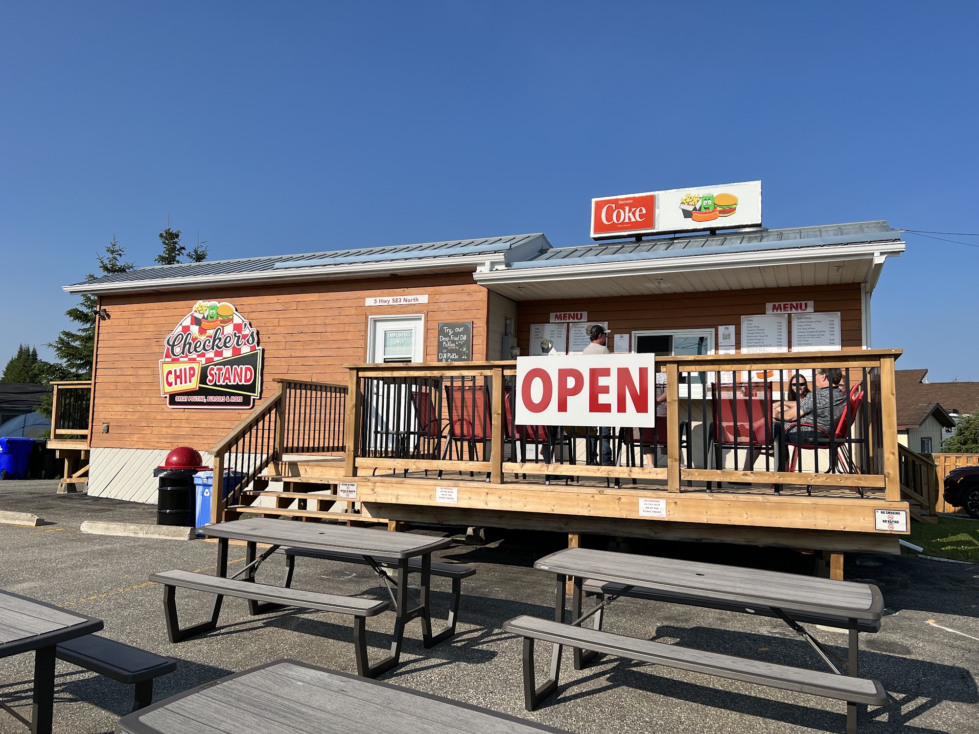 Checker’s Chip Stand