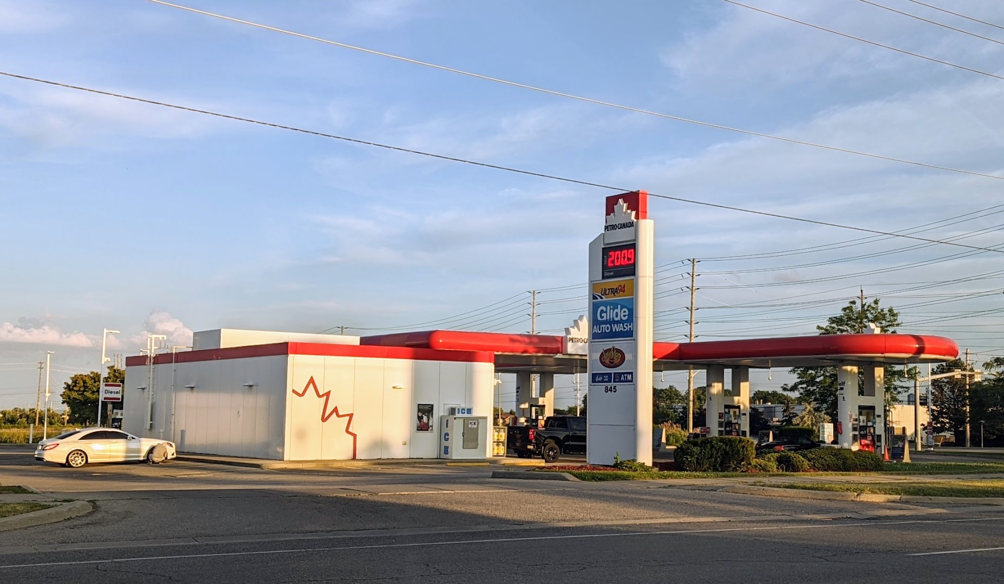 Petro-Canada & Car Wash