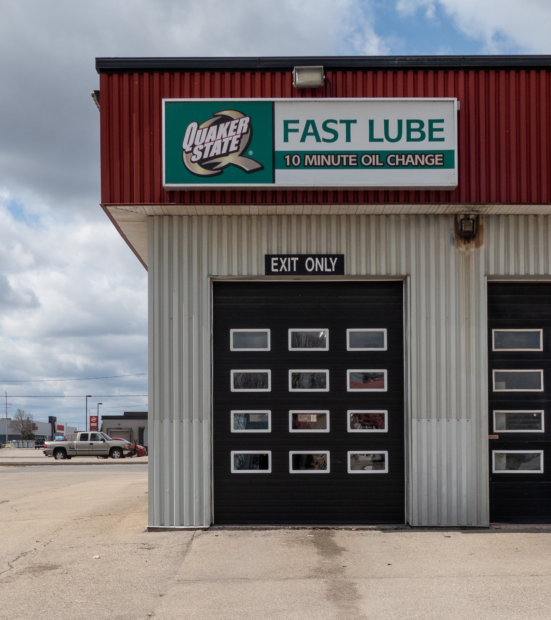 E T Fast Lube 63 Lombard St, Smiths Falls Ontario K7A 4G4