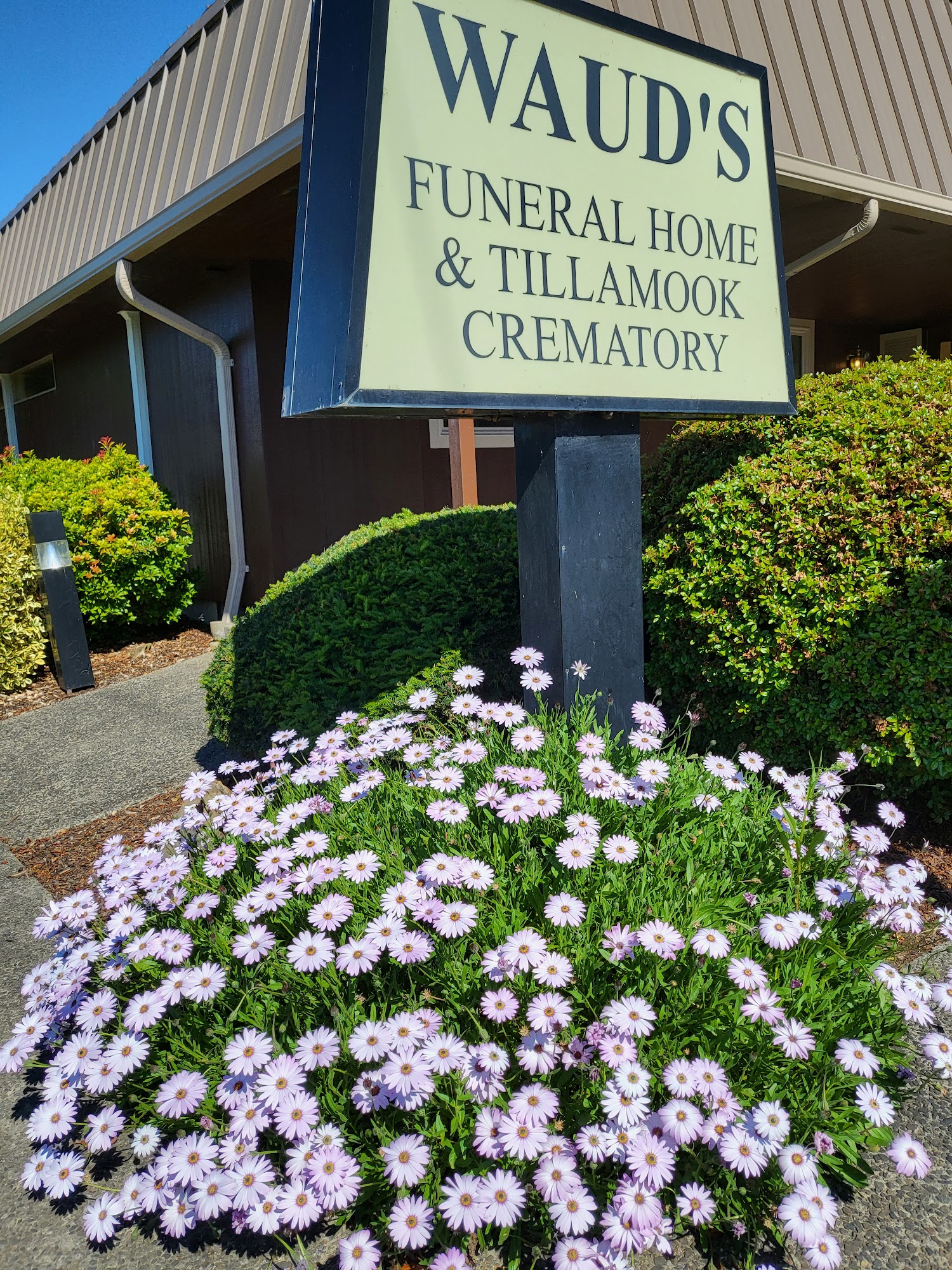 Waud's Funeral Home 1414 3rd St, Tillamook Oregon 97141
