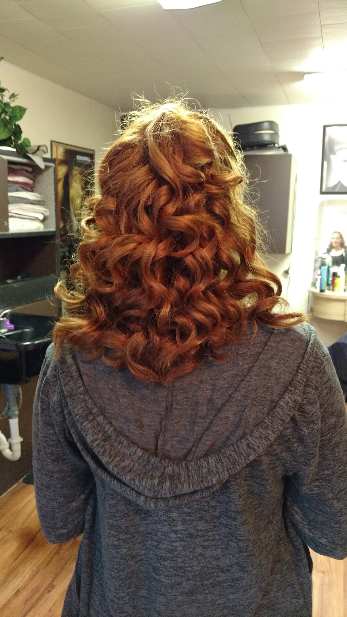 Curls Cuts & Colors 131 E Main St, Bath Pennsylvania 18014