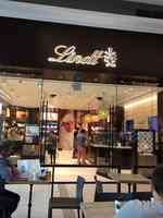 Lindt Chocolate Shop - Carrefour Laval