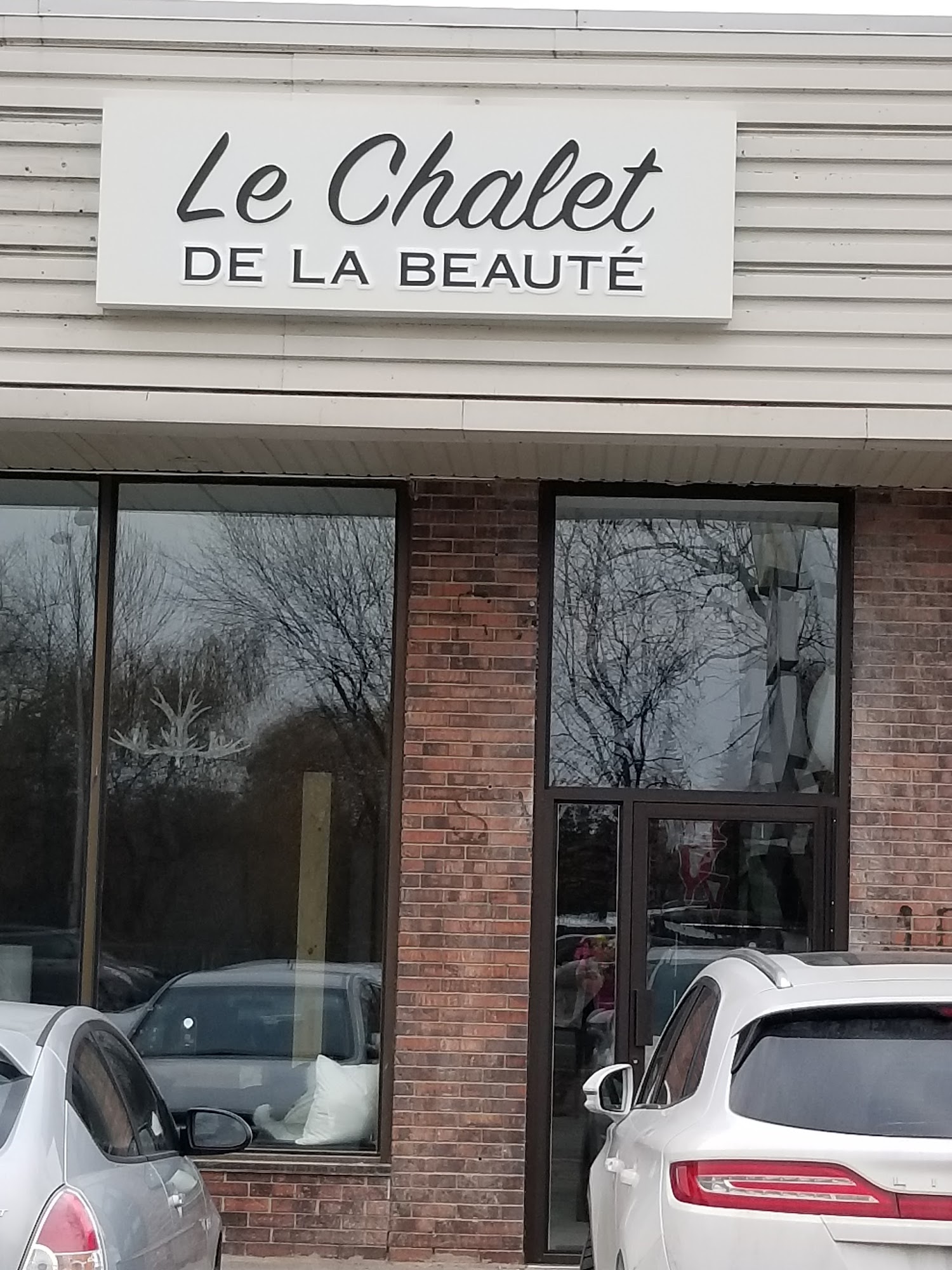 LE CHALET DE LA BEAUTÉ 295 Boul Labelle, Rosemère Quebec J7A 2H3