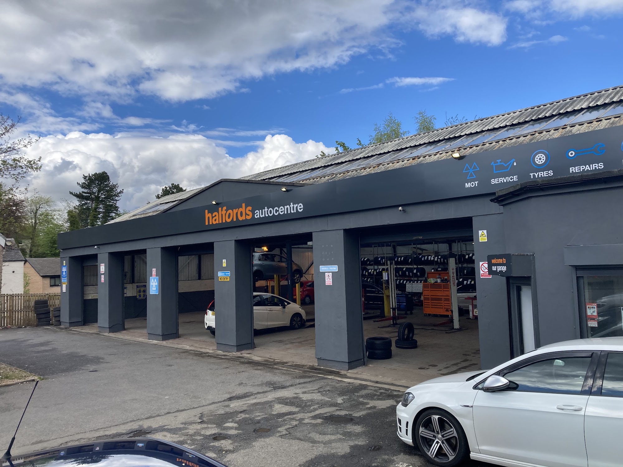 Halfords McConechys Glasgow Autocentre