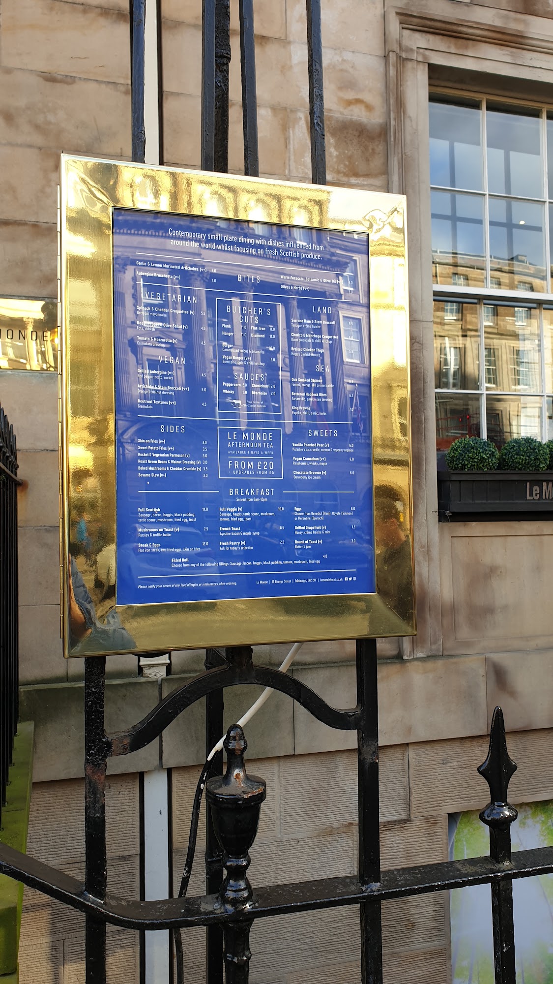 Le Monde restaurant Menu