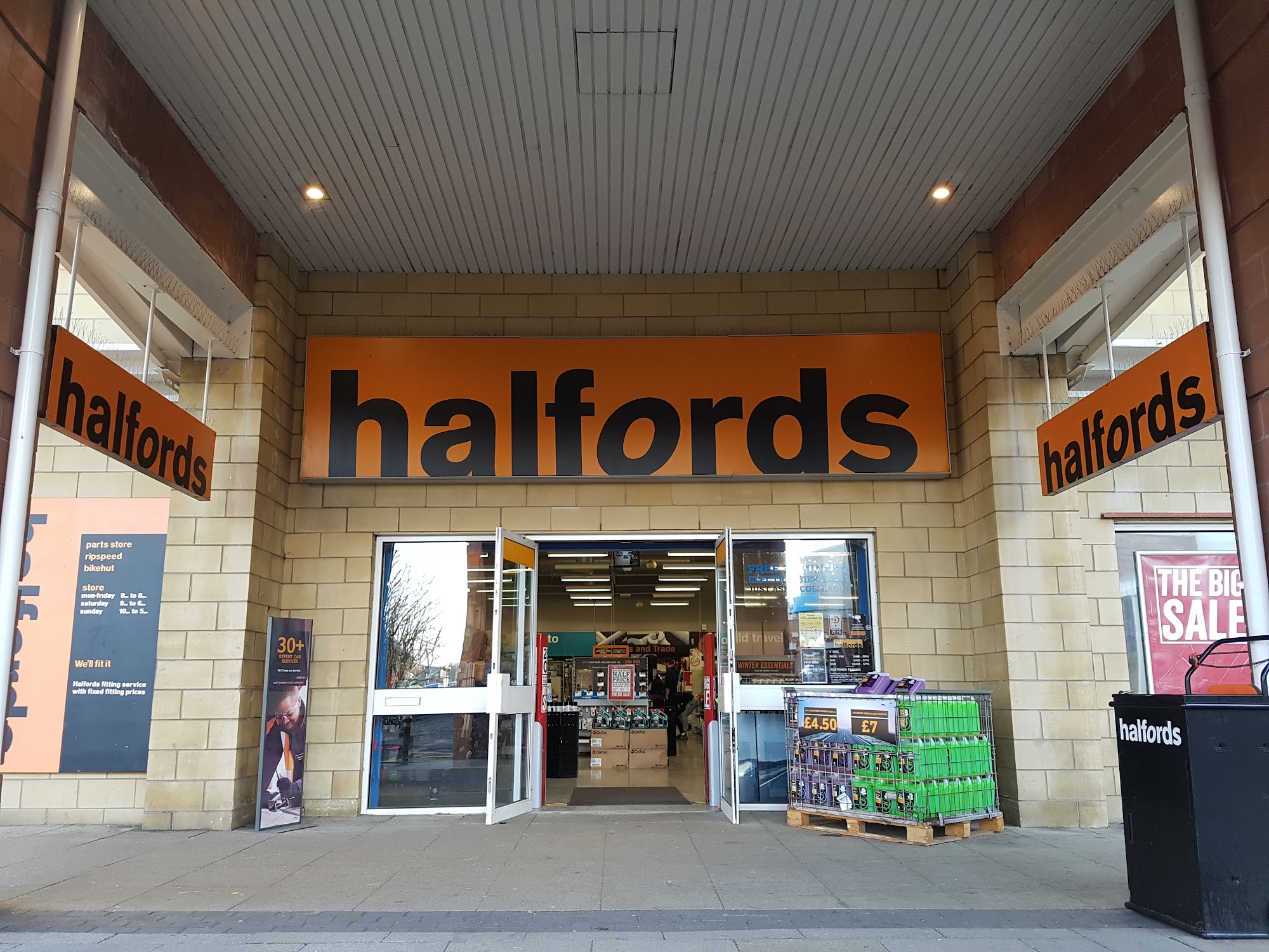 Halfords - Hamilton