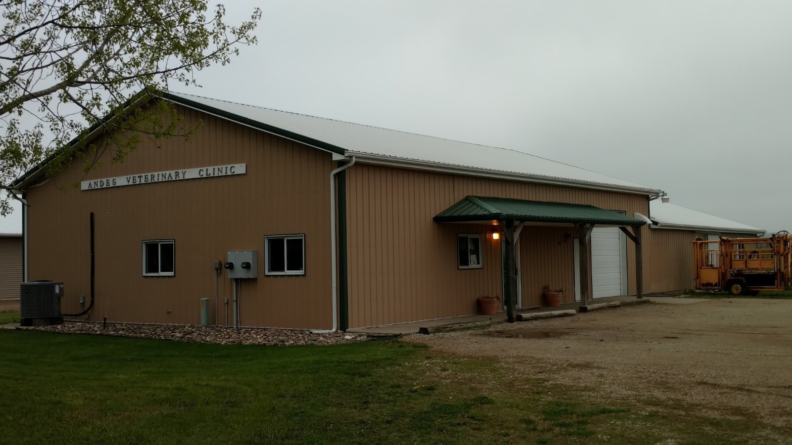 Andes Veterinary Clinic 625 SD-50, Lake Andes South Dakota 57356