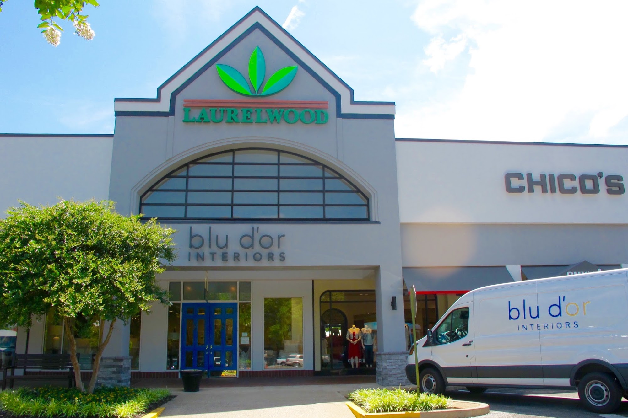 Laurelwood Shopping Center 422 S Grove Park Rd, Memphis