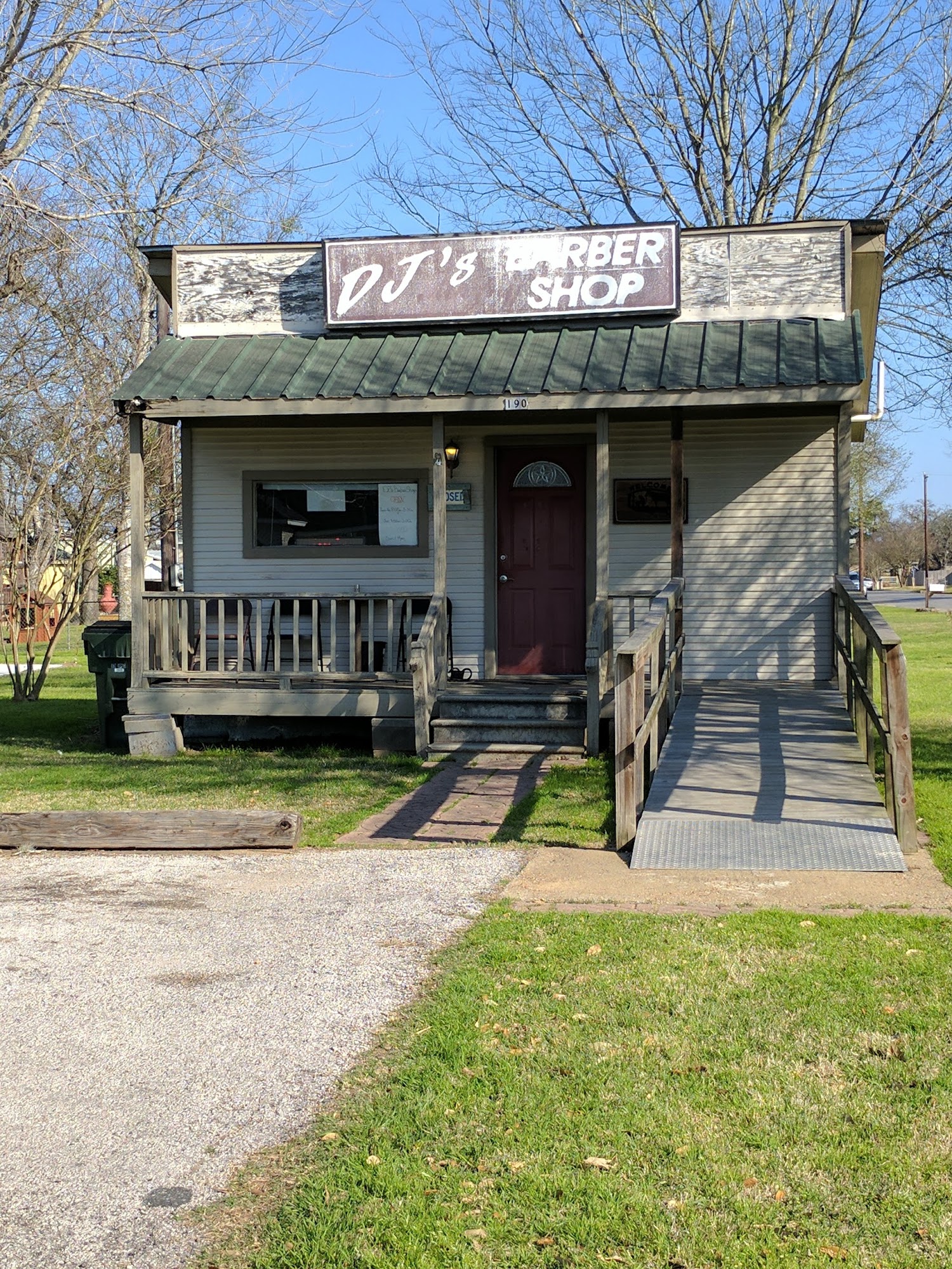 D J's Barber Shop 190 S Knox Ave, Giddings Texas 78942