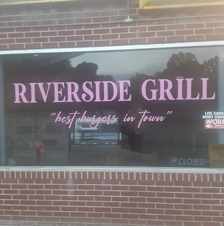 Riverside mart and grill