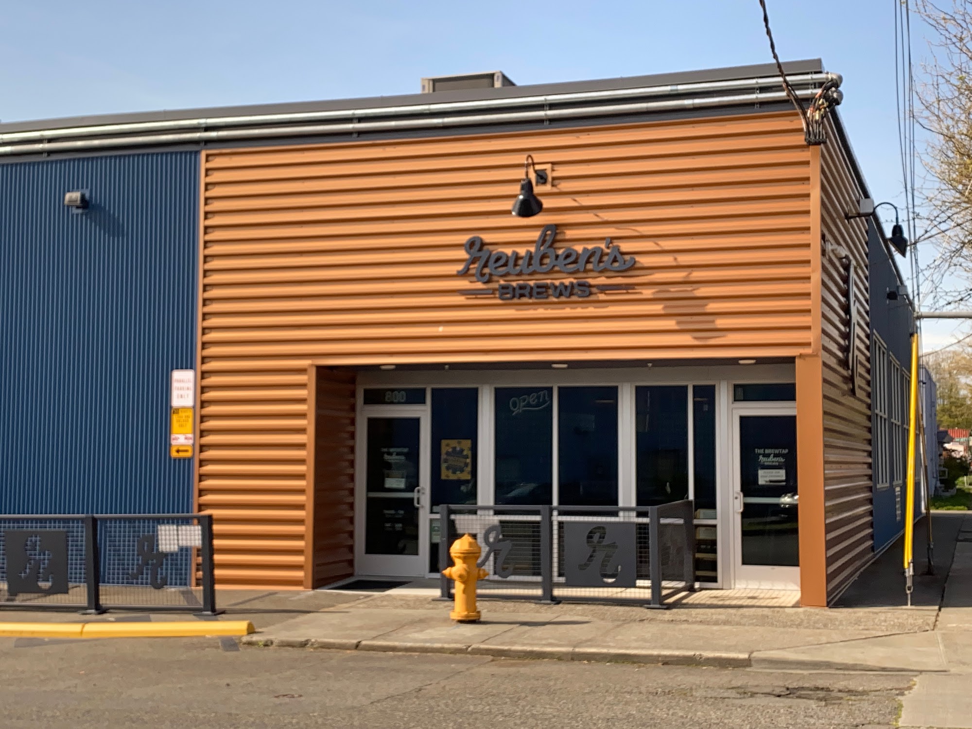 Reuben's Brews - The Canning Line