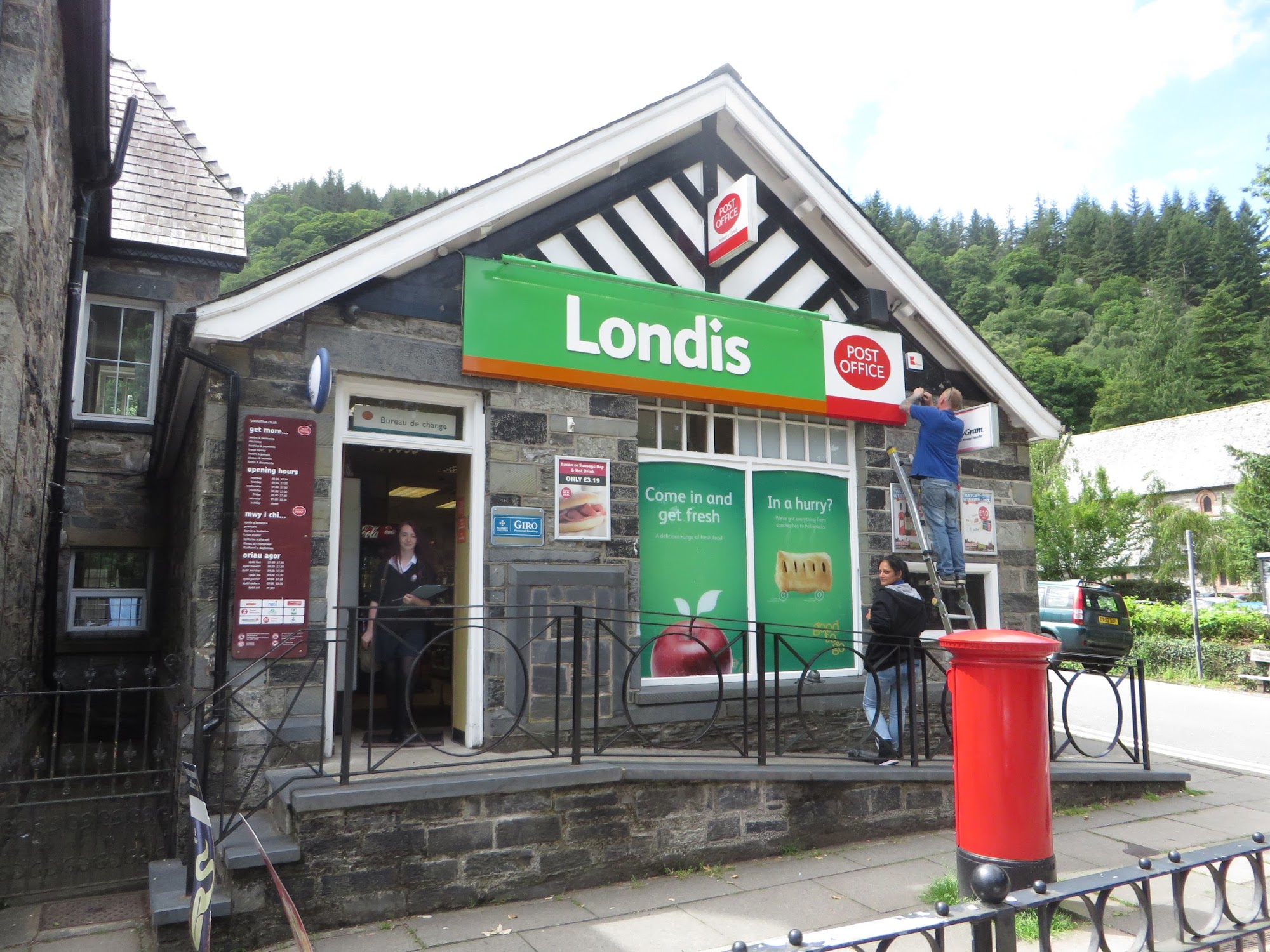 Londis & Post Office