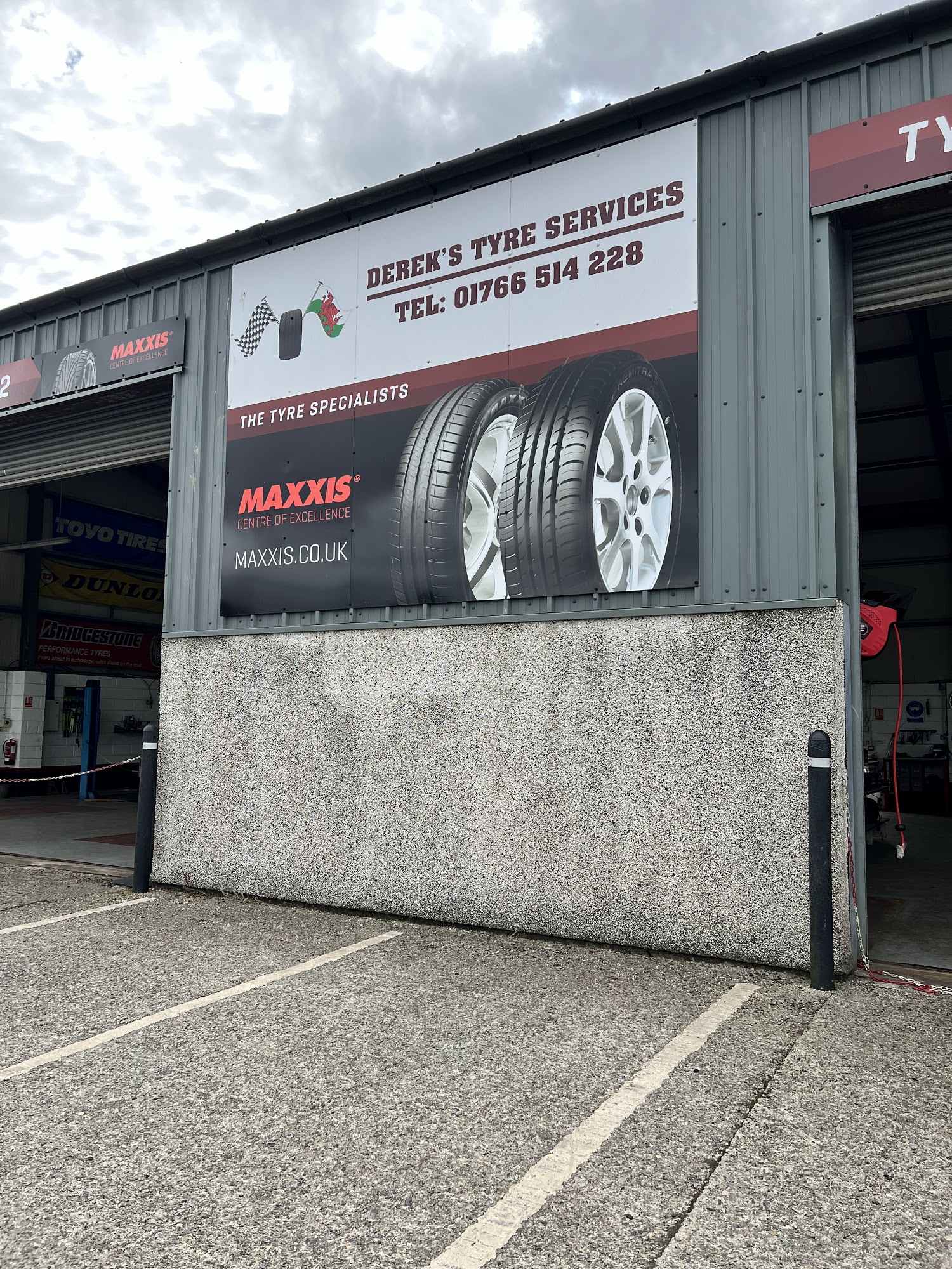 Dereks Tyre Services