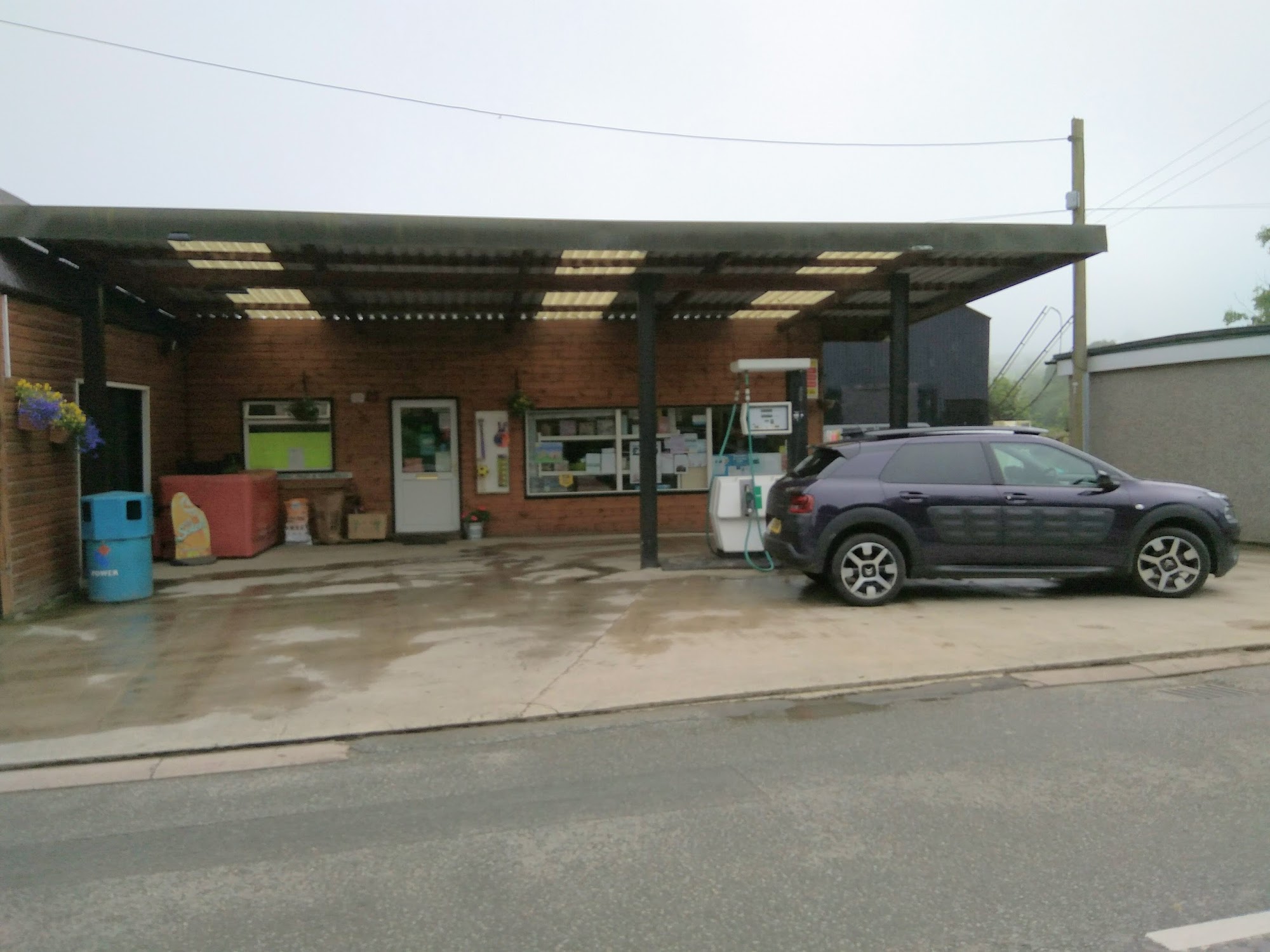 Pen-y-Bont Filling Station (Garej Ni)